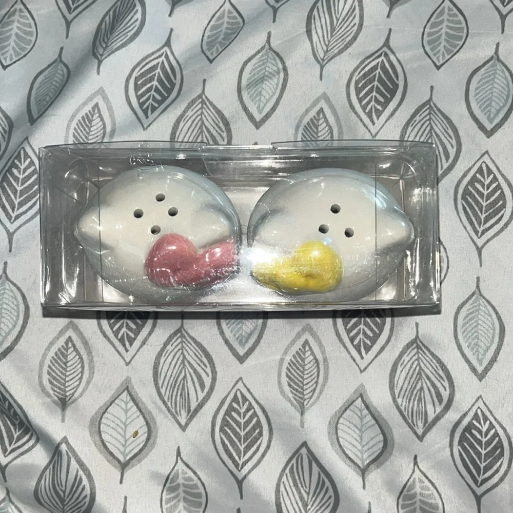 Hello Kitty Pink and Yellow Ceramic Shaker Set